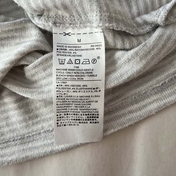 BANANA Republic Factory l Striped Light Grey T-shirt - Picture 5 of 5